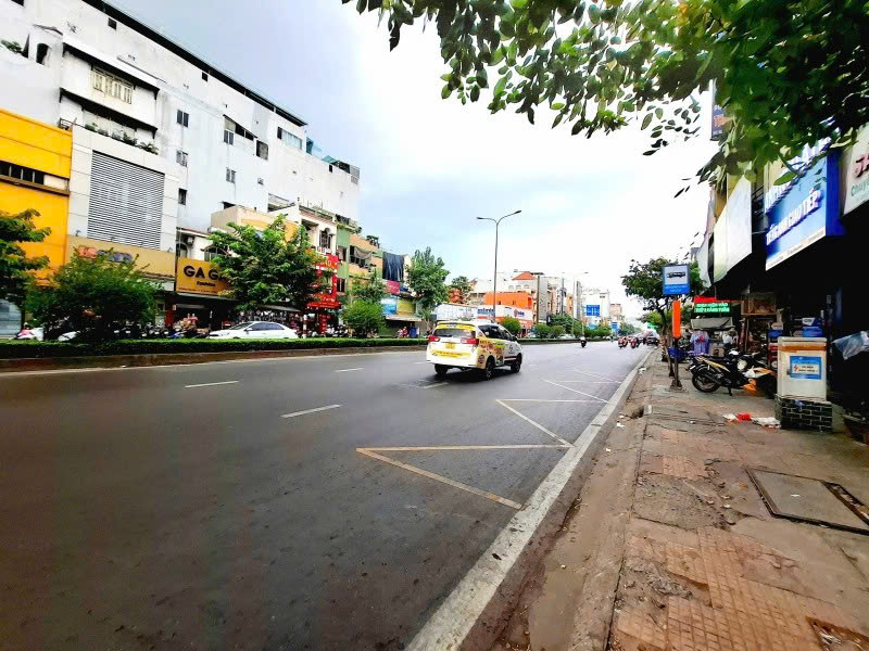 Bán nhà Mặt tiền Cộng Hòa gần Ấp Bắc - Núi Thành , DT: 3.5x23m, 3 Tầng - 7PN, 17.99 tỷ. - Ảnh chính