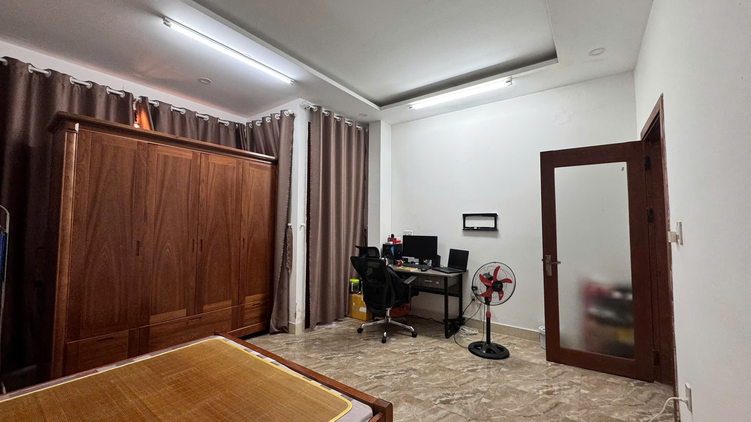 SỞ HỮU NHÀ ĐẸP Ở NGAY 4 tầng NGUYỄN XÍ , SÂN để xe Ô tô - Ảnh 1