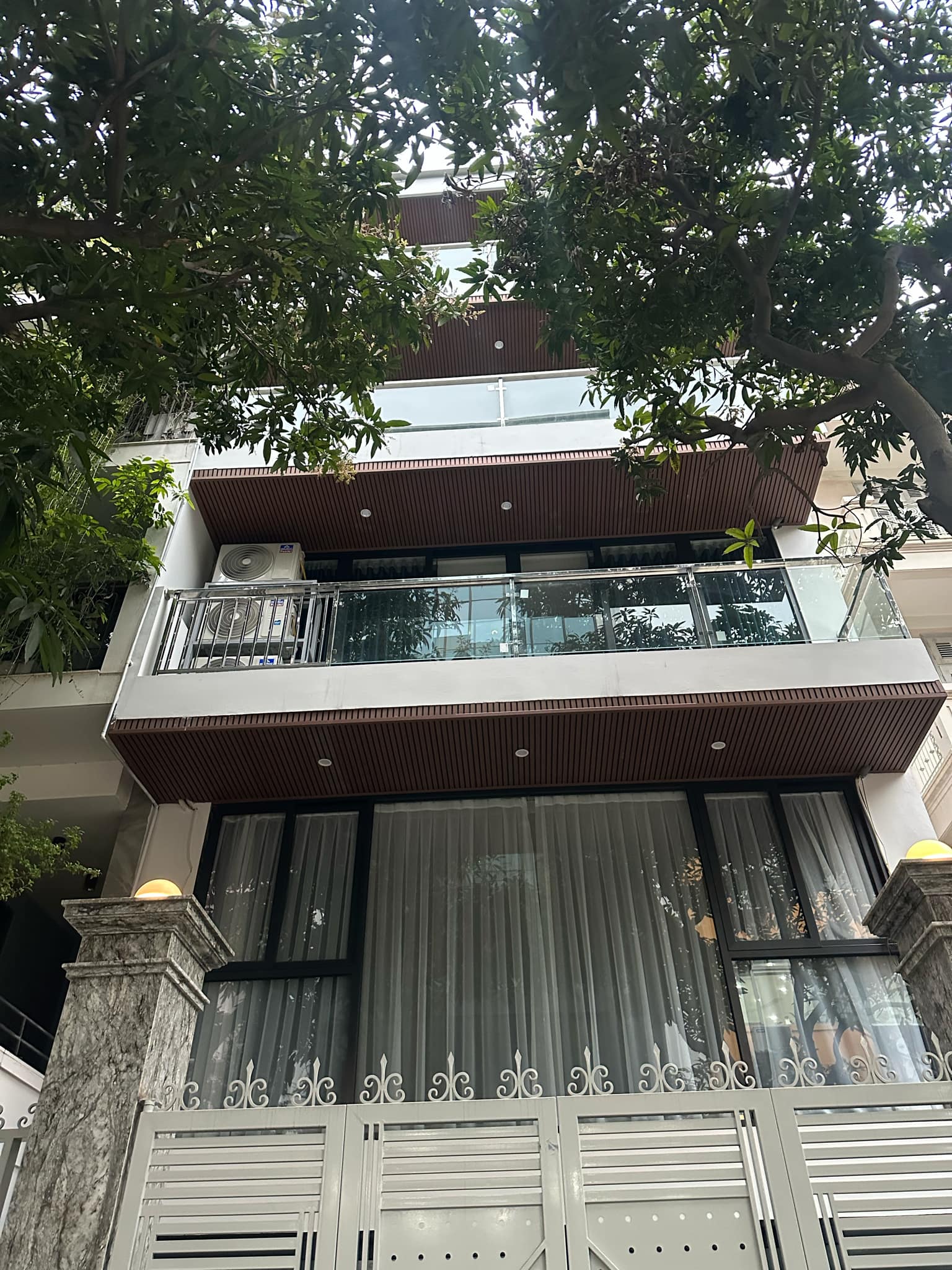 BÁN GẤP NHÀ PHỐ NGUYỄN CÔNG HOAN 45M2 - 5 TẦNG -5.2M MẶT TIỀN-VỈA HÈ- Ô TÔ TRÁNH-KINH DOANH -14.8 TỶ - Ảnh chính
