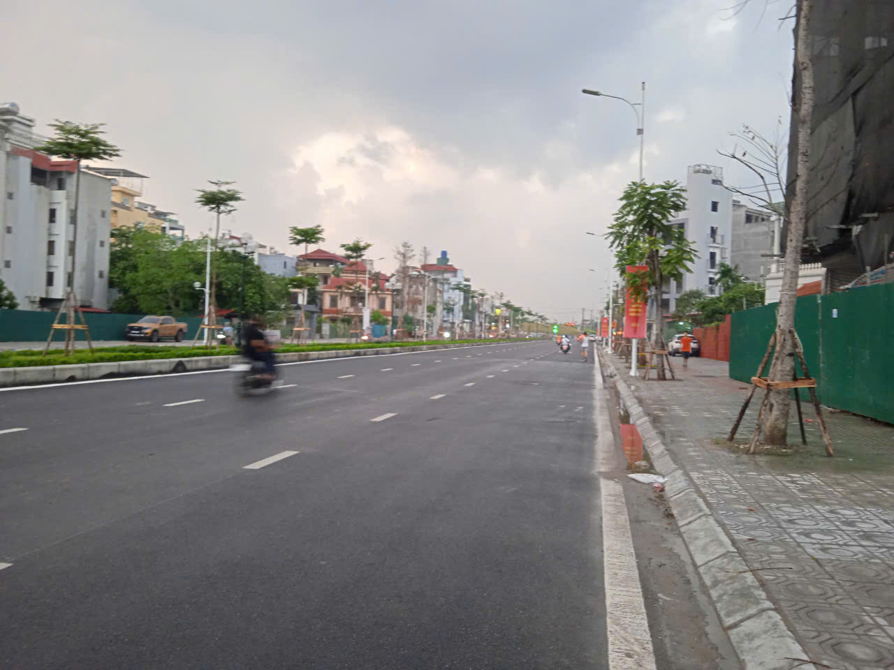Bán nhà mặt phố Hồng Tiến Long Biên 108m mặt tiền 8m vỉa hè kinh doanh oto tránh đỗ 29 tỷ - Ảnh 1