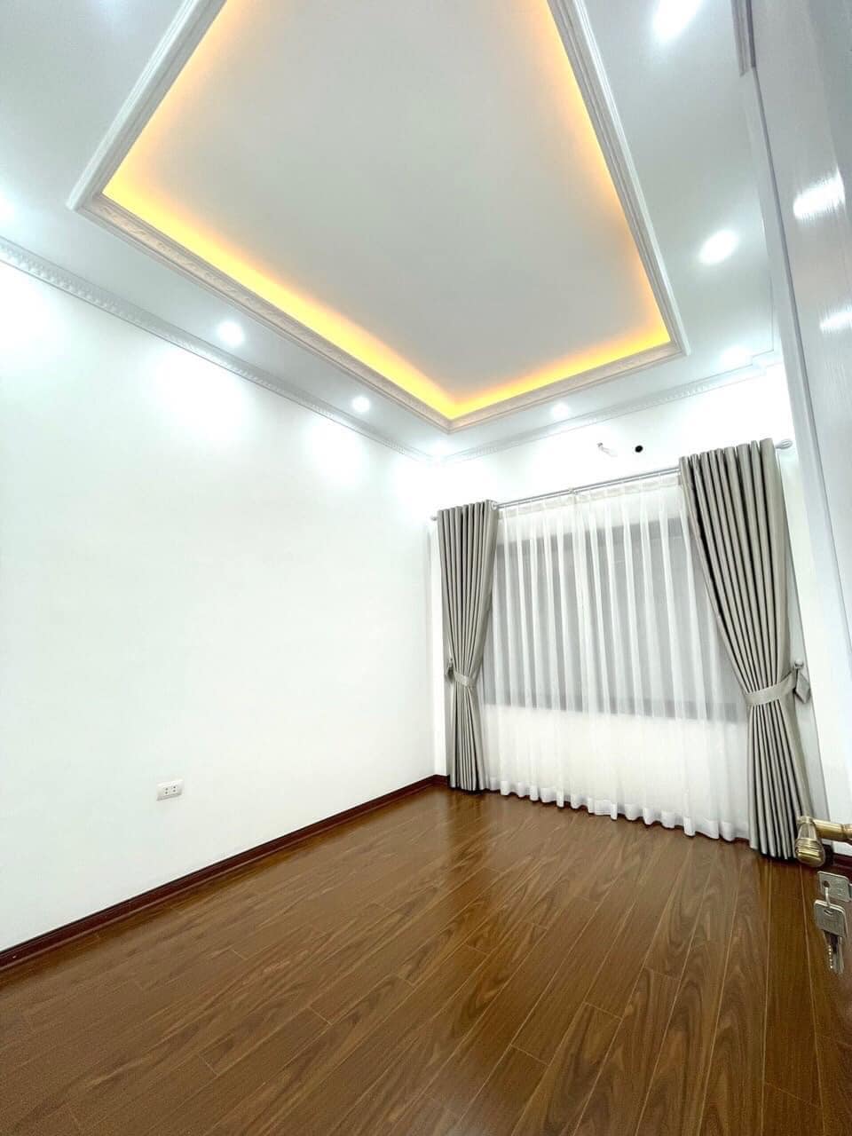 Bán gấp nhà ngõ 157 Pháo Đài Láng, giá 14.7 tỷ, hơn 45m2x5T, ở luôn - Ảnh chính