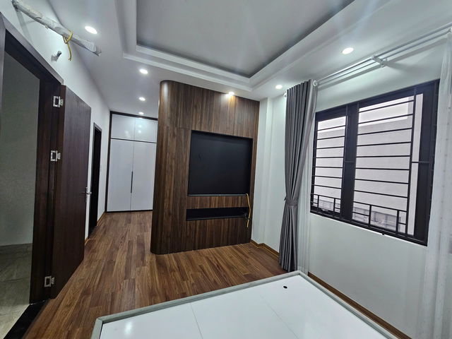 MẶT TIỀN RỘNG - GẦN PHỐ- Ở NGAY- Morning Tận CửaĐàm Quang Trung 42 m2, 5 tầng,mặt tiền 7.4m, 7.2 tỷ. - Ảnh chính