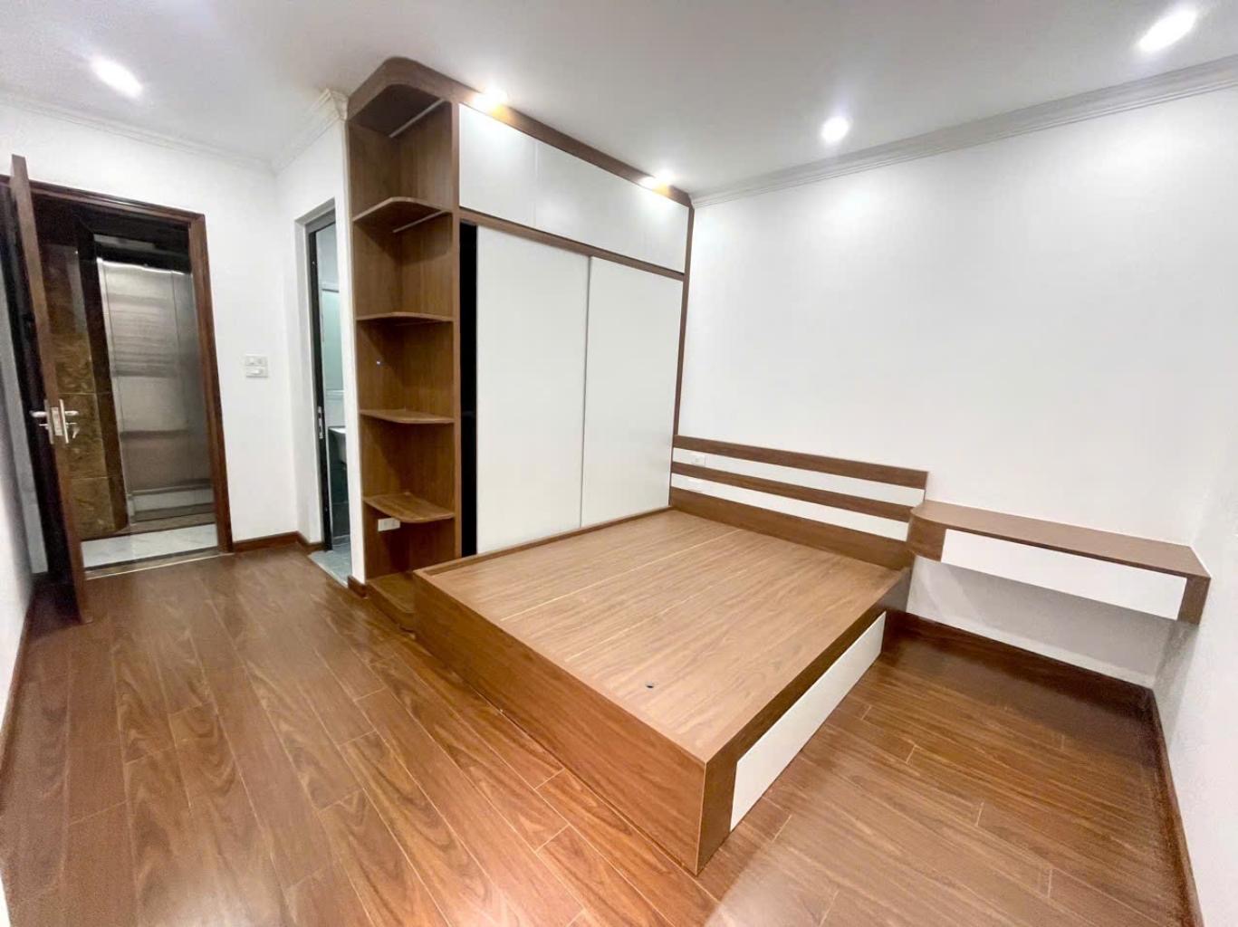 NHÀ MỚI HOÀNG QUỐC VIỆT 6 TẦNG LÔ GÓC-THANG MÁY-FULL NỘI THẤT 7.95 TỶ - Ảnh 2