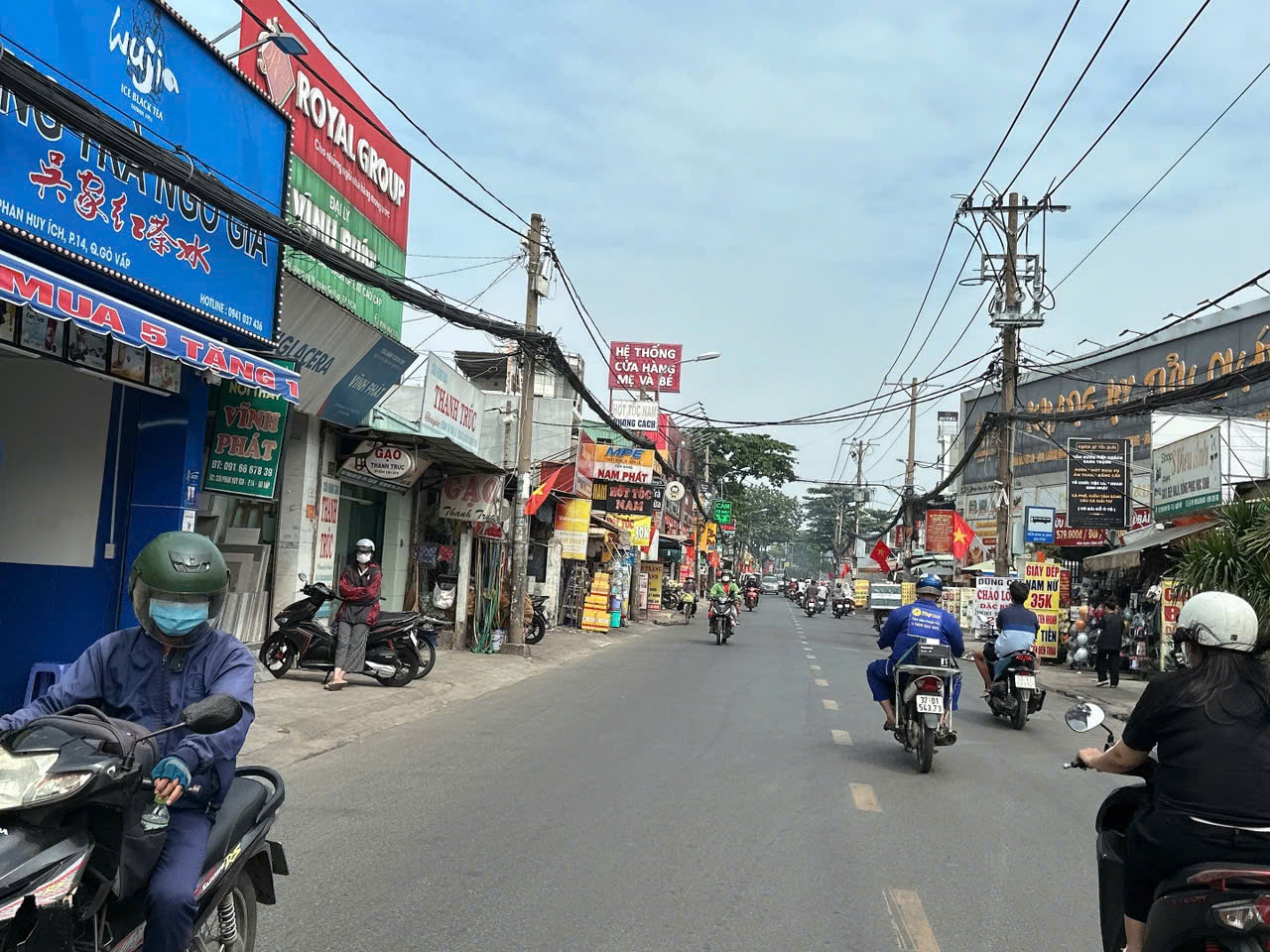 Bán nhà 3 lầu hẻm 10m Phan Huy Ích ngang 5m 110m2 vài bước ra đường gần chợ 11.5 tỷ. - Ảnh chính