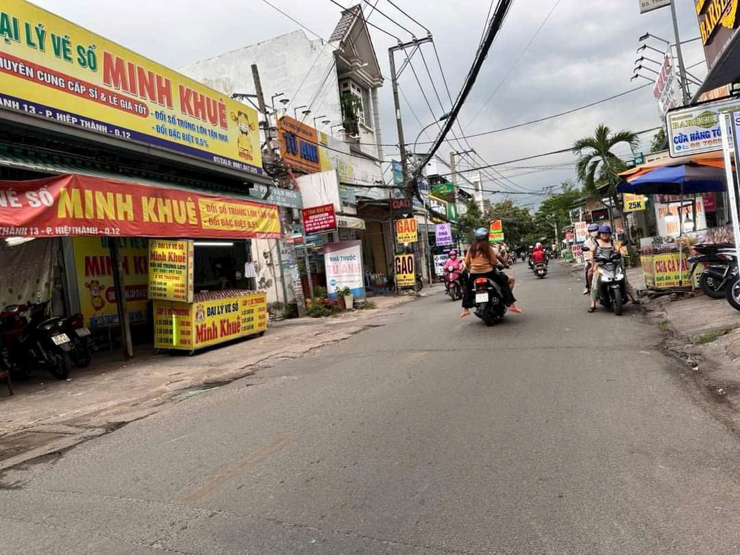 Mặt tiền Nguyễn Ảnh Thủ, trung tâm Quận 12, gần ngã tư Tô Ký, khu vực sầm uất. - Ảnh chính