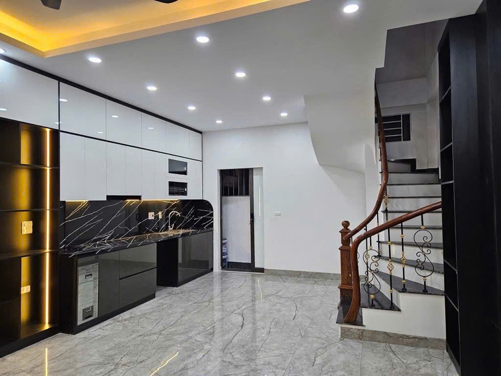 Bán nhà Phố Tôn Đức Thắng, Nội Thất Đẹp, 5 Phòng Ngủ, 40mx4T, Giá: 7.2 Tỷ, Lh: 0396935190. - Ảnh 1