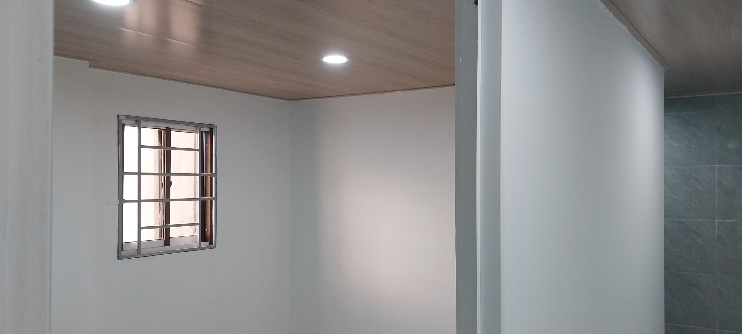 ♣ 1.7x tỷ nhà 2.5 tầng gần 471 Nguyễn Tất Thành, dầm trụ thép cứng, tường 20, sạch sẽ - Ảnh 3