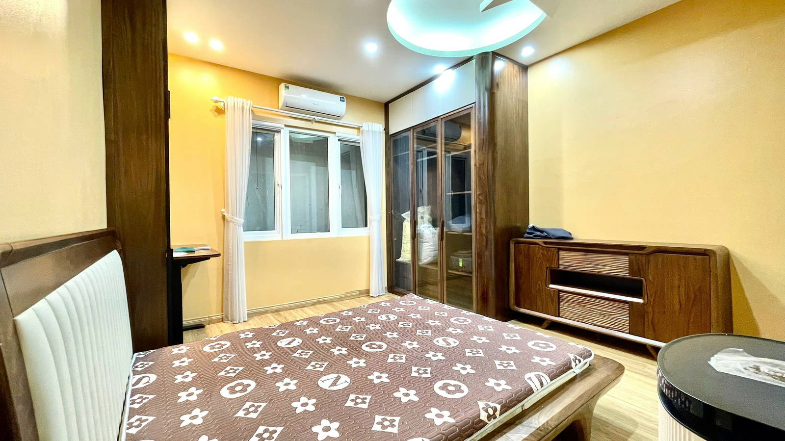 Bán Nhà Phùng Chí Kiên. Cầu Giấy. 6 Tầng Thang Máy. Ô Tô. Vỉa Hè. DT 60m2. Giá 19,9 Tỷ. - Ảnh 1
