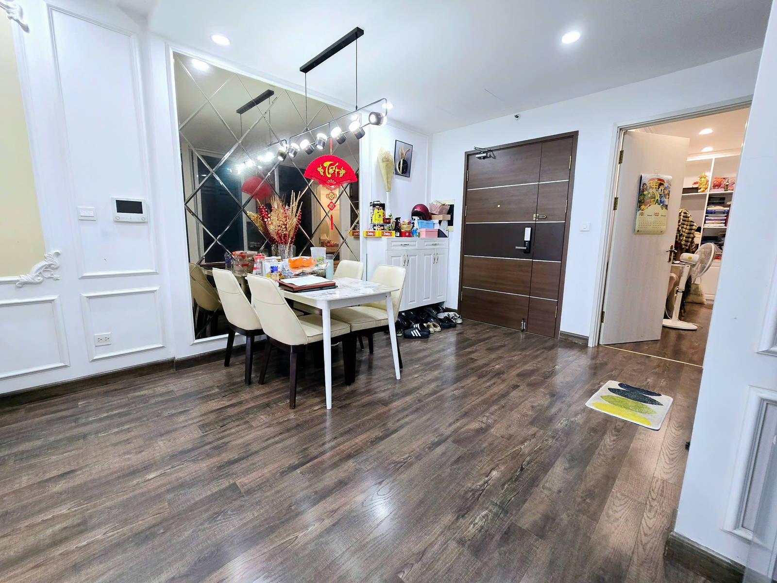 Chính chủ  bán gấp Chung cư  Vip Tòa Spring 47 Nguyễn Tuân, Thanh Xuân. Dt 70m2 – 2 Ngủ, 6,5 tỷ - Ảnh 1