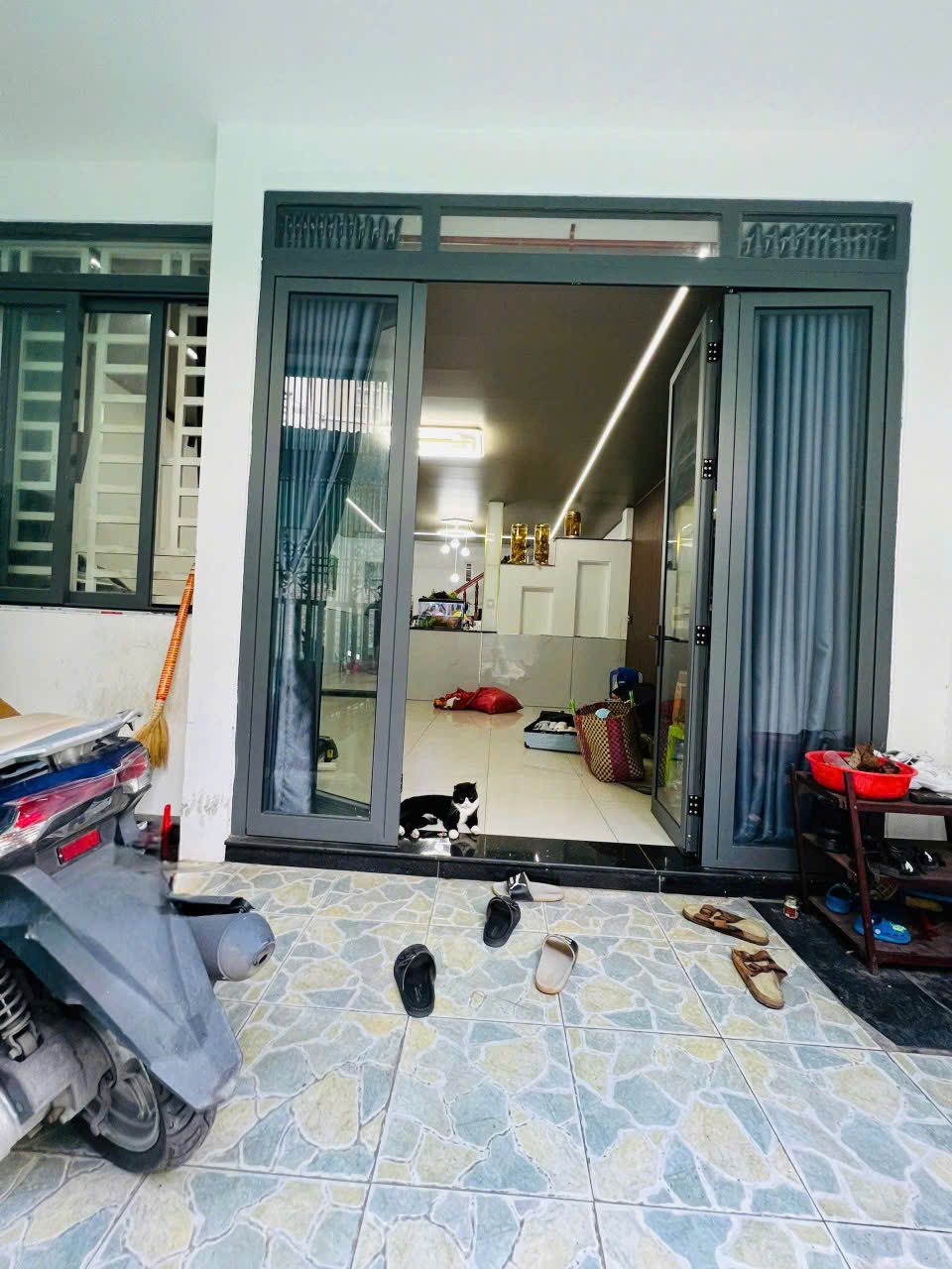 Sát LÊ VĂN KHƯƠNG-kế trường học TRẦN QUỐC TOẢN-gần siêu thị lớn nhất QUẬN 12-DT gần 70m2-4PN - Ảnh 1