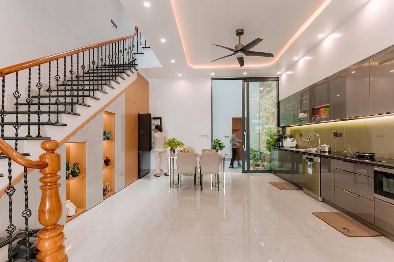 **Bán nhà mặt tiền Lạc Long Quân, phường 10, Tân Bình; 4*19 - 15,7 tỷ - Ảnh chính