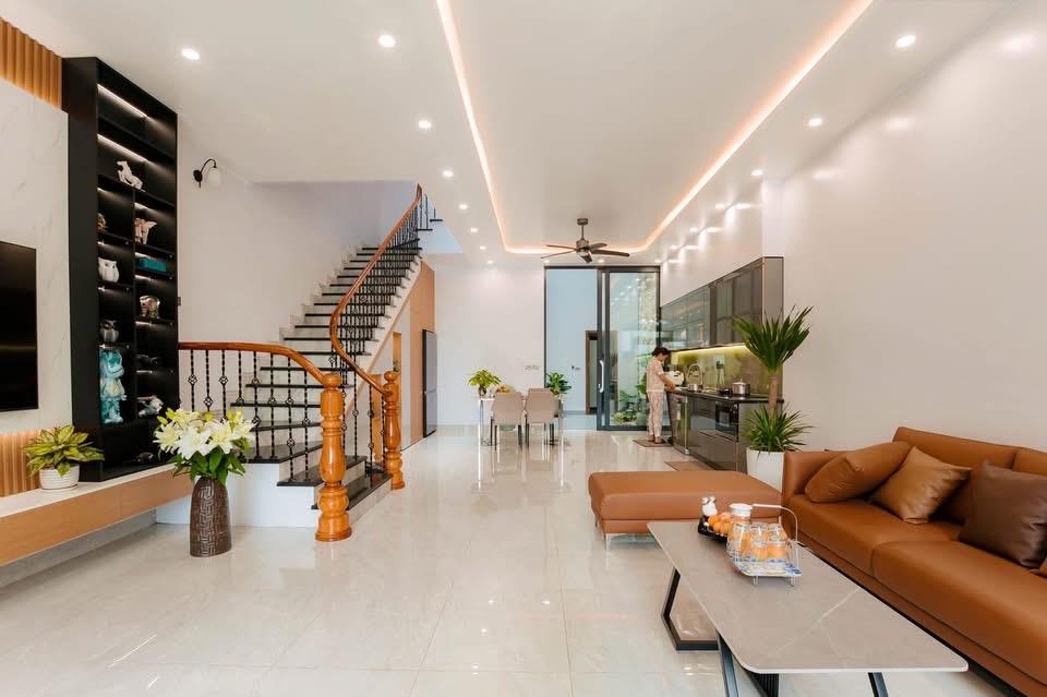 **Bán nhà mặt tiền Lạc Long Quân, phường 10, Tân Bình; 4*19 - 15,7 tỷ - Ảnh 1