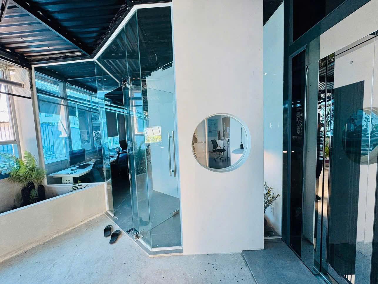 **Vip Quận1- Mặt Tiền Trần Hưng Đạo, Vị Trí Đắc Địa 69m-5Tầng 5PN Full Nội Thất 27.5Tỷ** - Ảnh 1