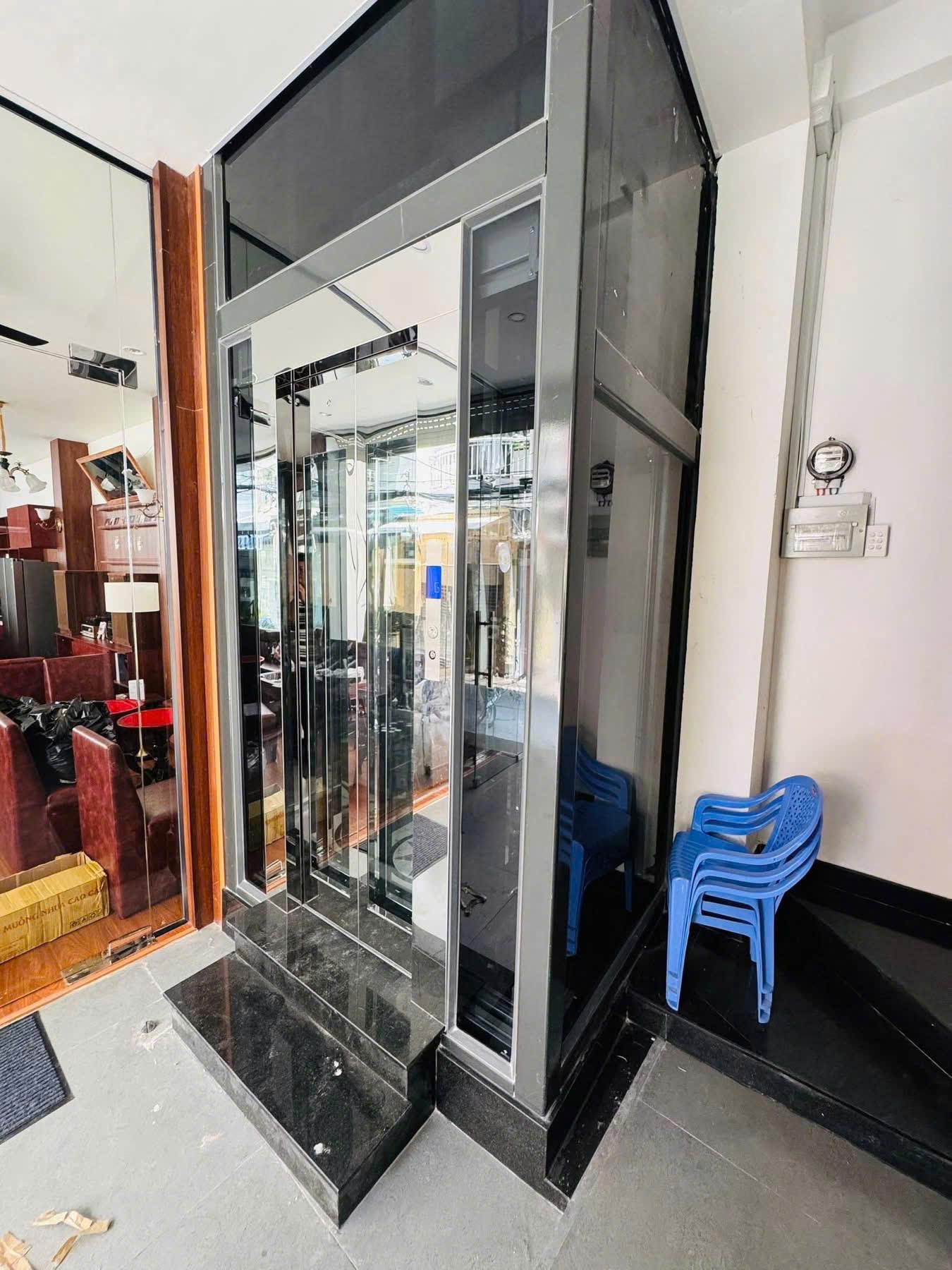 **Vip Quận1- Mặt Tiền Trần Hưng Đạo, Vị Trí Đắc Địa 69m-5Tầng 5PN Full Nội Thất 27.5Tỷ** - Ảnh 3