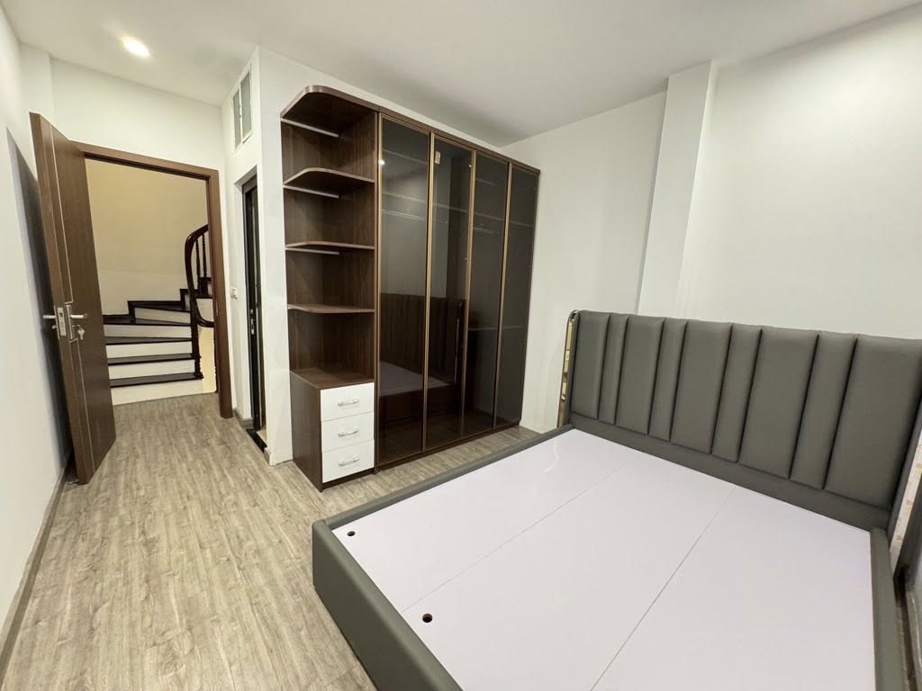 Nhà 5 tầng Trung Tâm Quận Đống Đa giáp Cầu Giấy - Ô tô đỗ cửa - 2 mặt thoáng - Ảnh 3