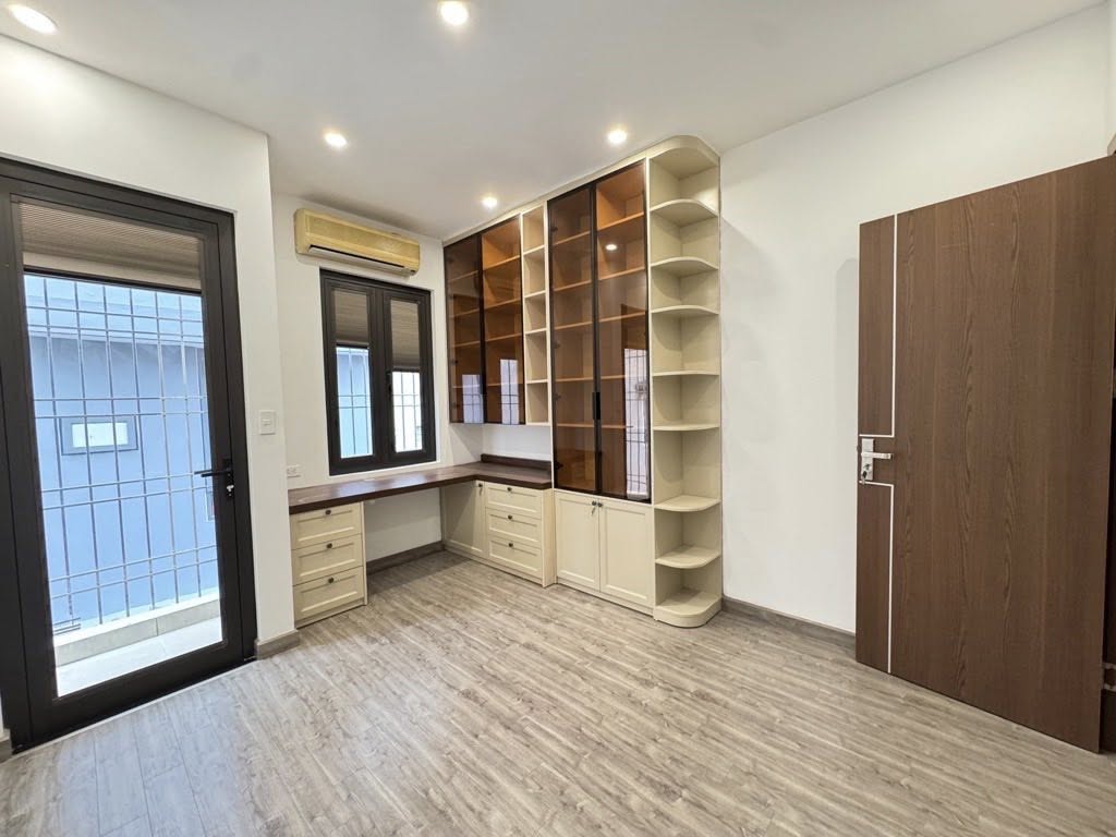 Nhà 5 tầng Trung Tâm Quận Đống Đa giáp Cầu Giấy - Ô tô đỗ cửa - 2 mặt thoáng - Ảnh 2