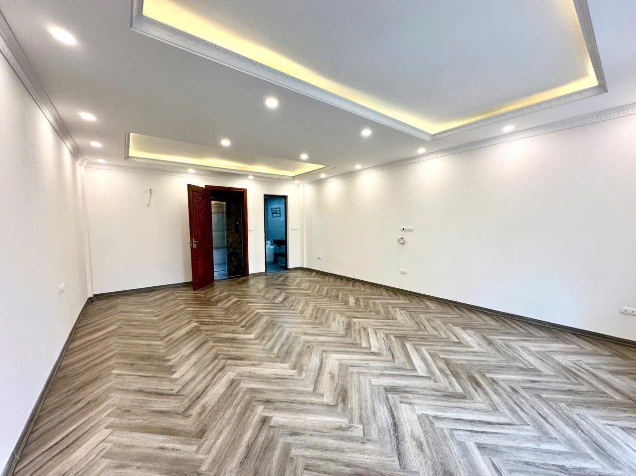 Bán tòa VP mặt phố Lê Trọng Tấn, 103m2, 9 tầng 1 hầm thang máy, mặt tiền 6m, nhỉnh 55 tỷ, KD đỉnh - Ảnh 2