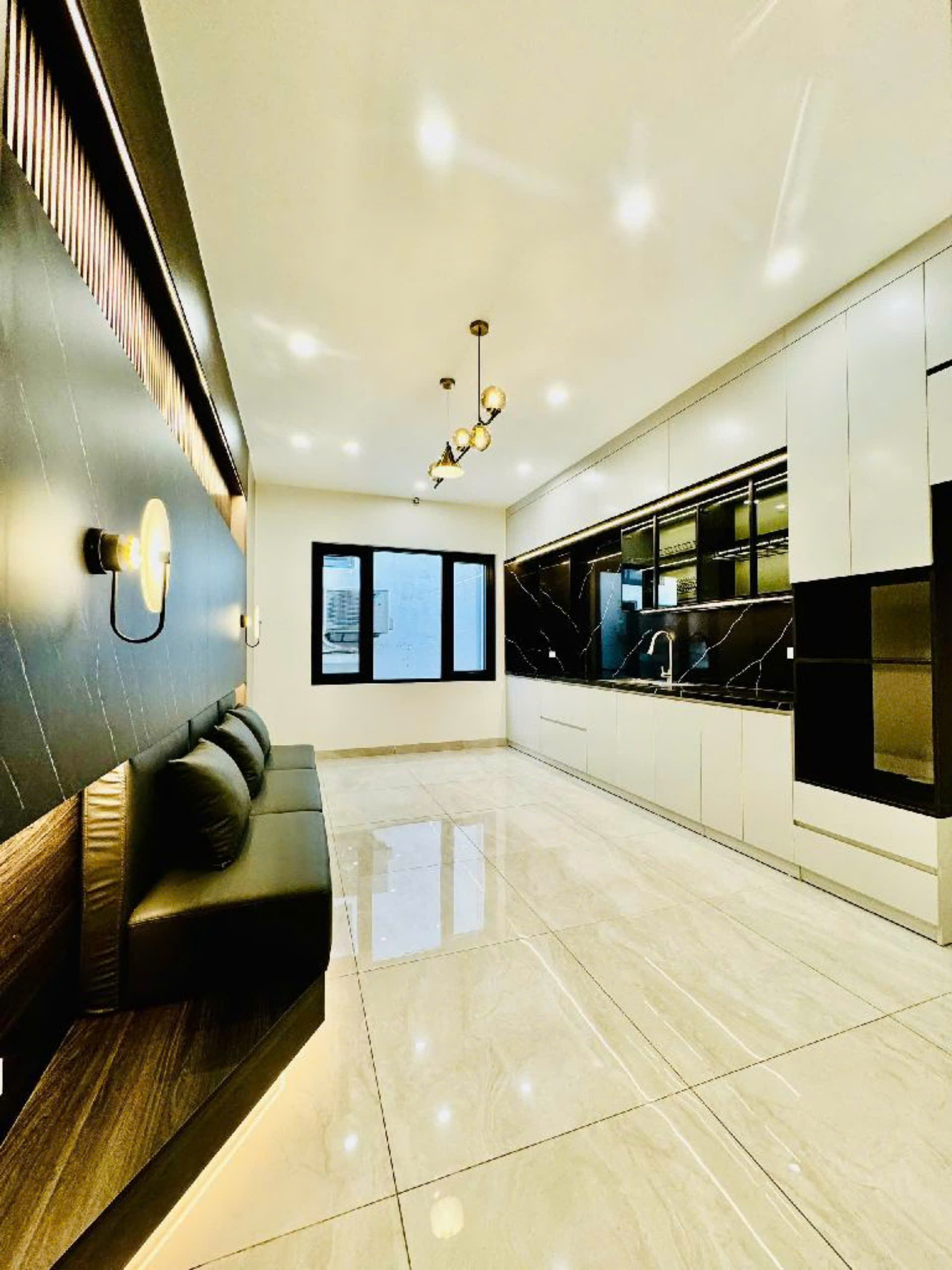 Võ Chí Công Lạc Long Quân - 6 tầng TM - lô góc KD đỉnh 60m chỉ 23 tỷ - Ảnh chính