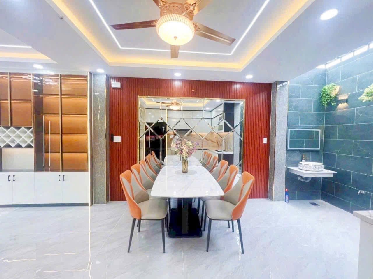 Siêu phẩm! 4 lầu, 5pn, 6wc, Full Nội Thất, đường 12m, gần uỷ ban Q12 - Ảnh 2