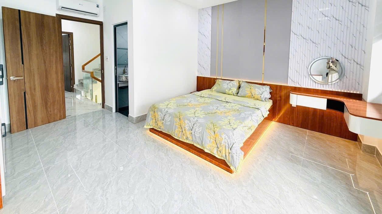 Siêu phẩm! 4 lầu, 5pn, 6wc, Full Nội Thất, đường 12m, gần uỷ ban Q12 - Ảnh 3
