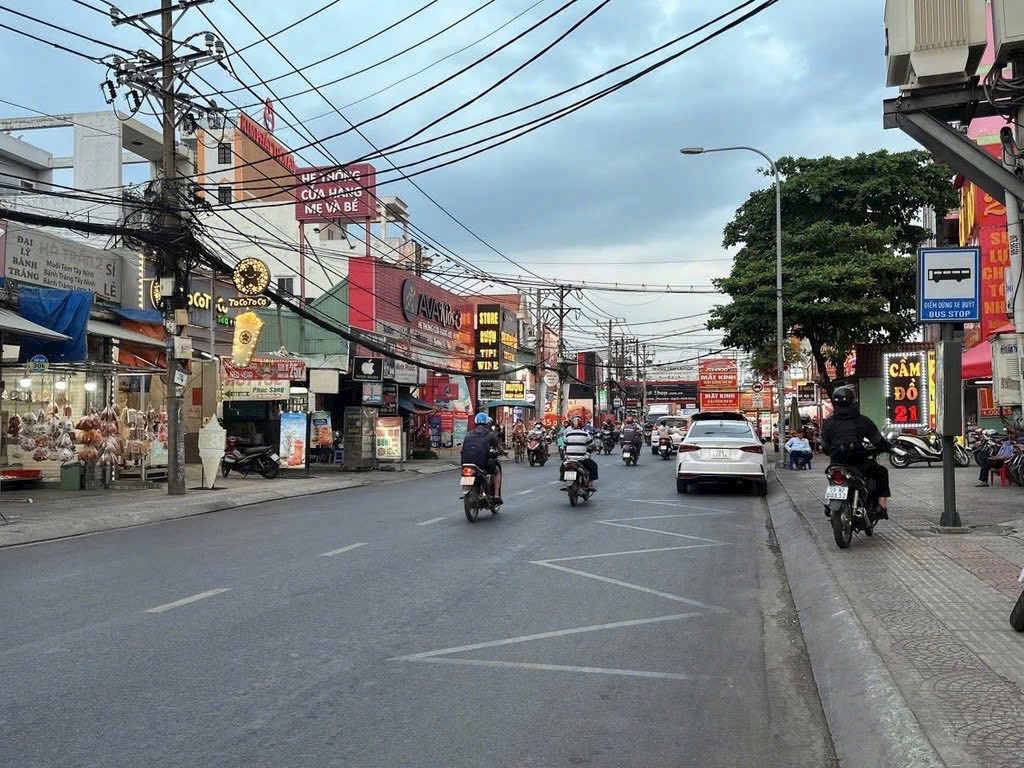 10❌30M, BÁN KHÁCH SẠN 8 TẦNG, 15%/Năm, LÊ VĂN KHƯƠNG, Q.12, NHỈNH 30 TỶ - Ảnh 3