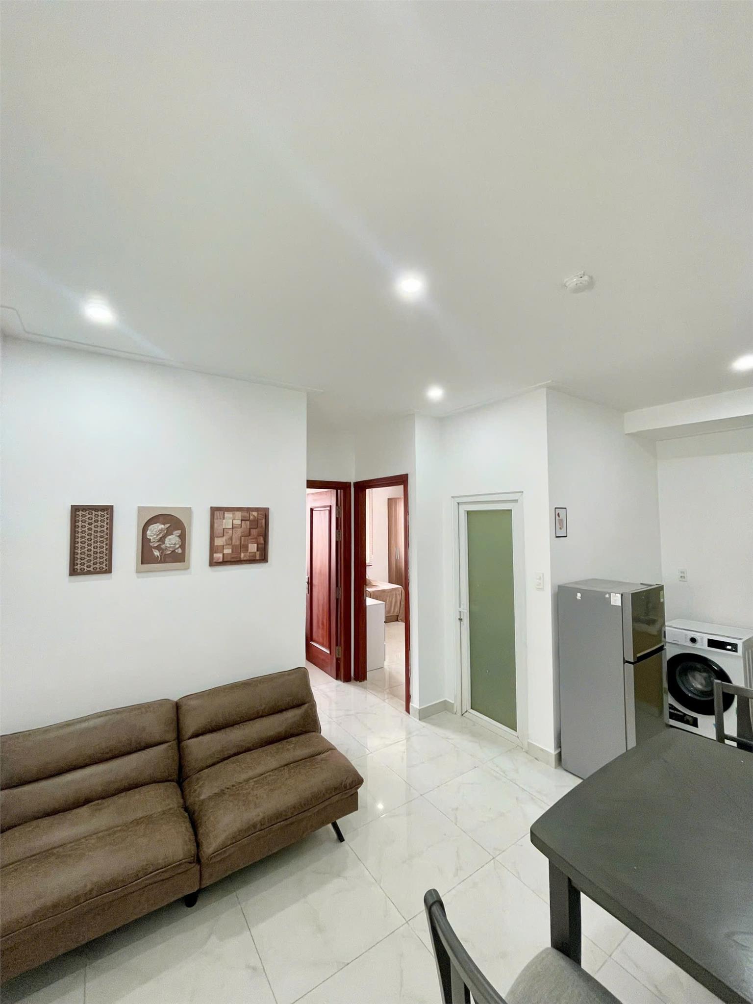 CHDV CAO CẤP  cách sân bay 5p, 2PN, 2WC full nội thất DT 55m2. Giá 12,5tr/thg - Ảnh chính