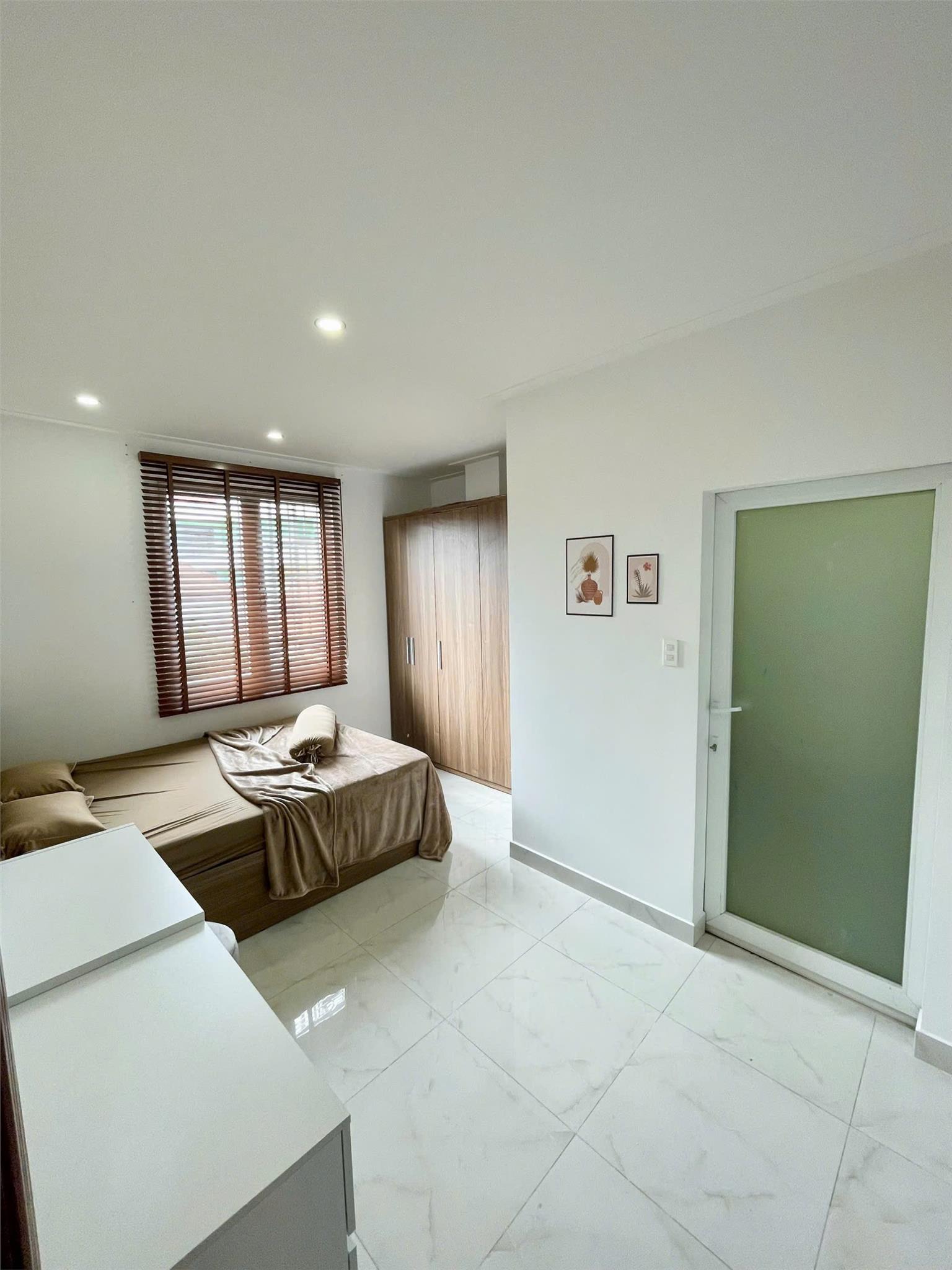 CHDV CAO CẤP  cách sân bay 5p, 2PN, 2WC full nội thất DT 55m2. Giá 12,5tr/thg - Ảnh 4