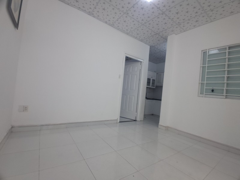 ♪ Nhà cách Hoàng Diệu 70m, 34m2, ngang 5.5m vuông, C4, sạch, 2.1 tỷ - Ảnh chính