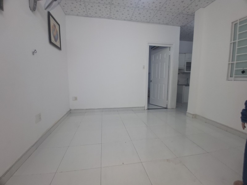 ♪ Nhà cách Hoàng Diệu 70m, 34m2, ngang 5.5m vuông, C4, sạch, 2.1 tỷ - Ảnh 4