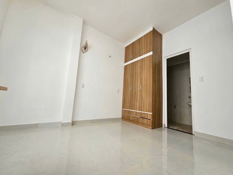 Bán nhà Lầu TP Thủ Đức,đường xe hơi ra vào, giá cực kì rẻ, chỉ 4 đồng 4 - Ảnh 1
