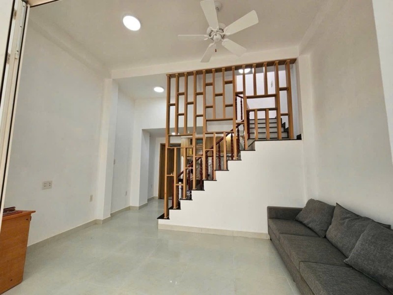 Bán nhà Lầu TP Thủ Đức,đường xe hơi ra vào, giá cực kì rẻ, chỉ 4 đồng 4 - Ảnh chính