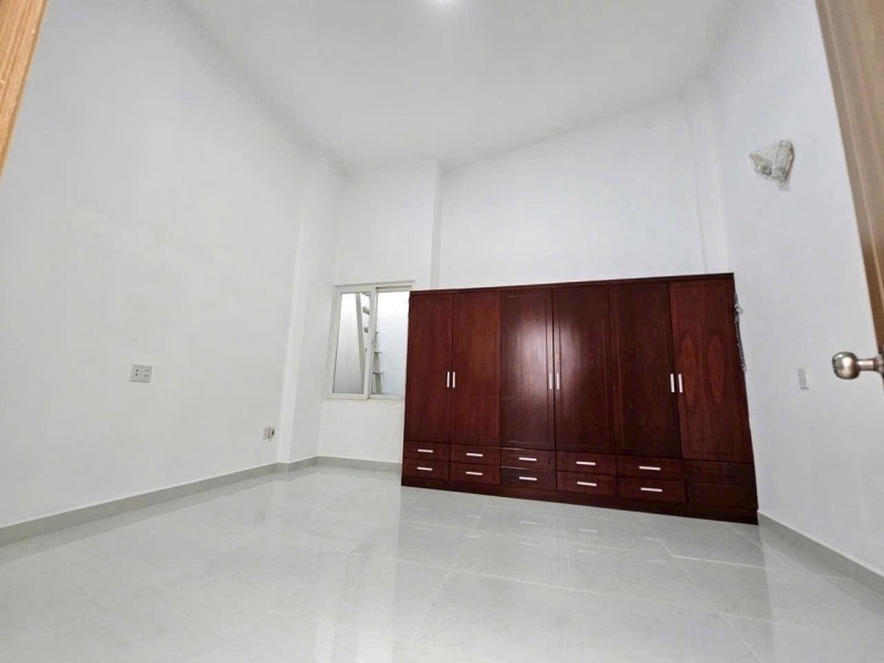 Bán nhà Lầu TP Thủ Đức,đường xe hơi ra vào, giá cực kì rẻ, chỉ 4 đồng 4 - Ảnh 3