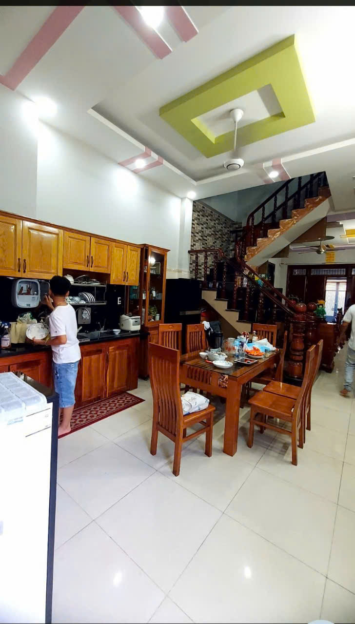 Bán nhà 3 Tầng Lầu MẶT TIỀN kinh doanh giá cực kì rẻ,gần chợ Tân Long - Ảnh chính