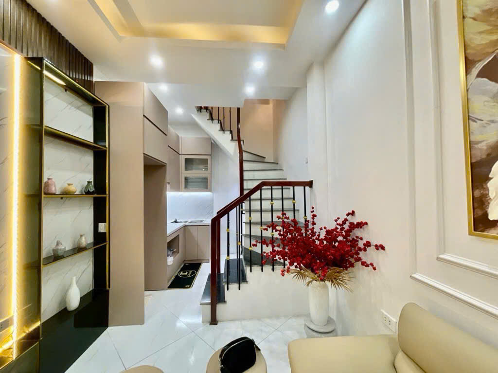 PHỐ VÕ THỊ SÁU-HAI BÀ TRƯNG DT 30 MET, 3 TẦNG, NGÕ RỘNG 3 M, NGÕ THÔNG,50 RA Ô TÔ, GẦN HỒ,CÔNG VIÊN - Ảnh 2