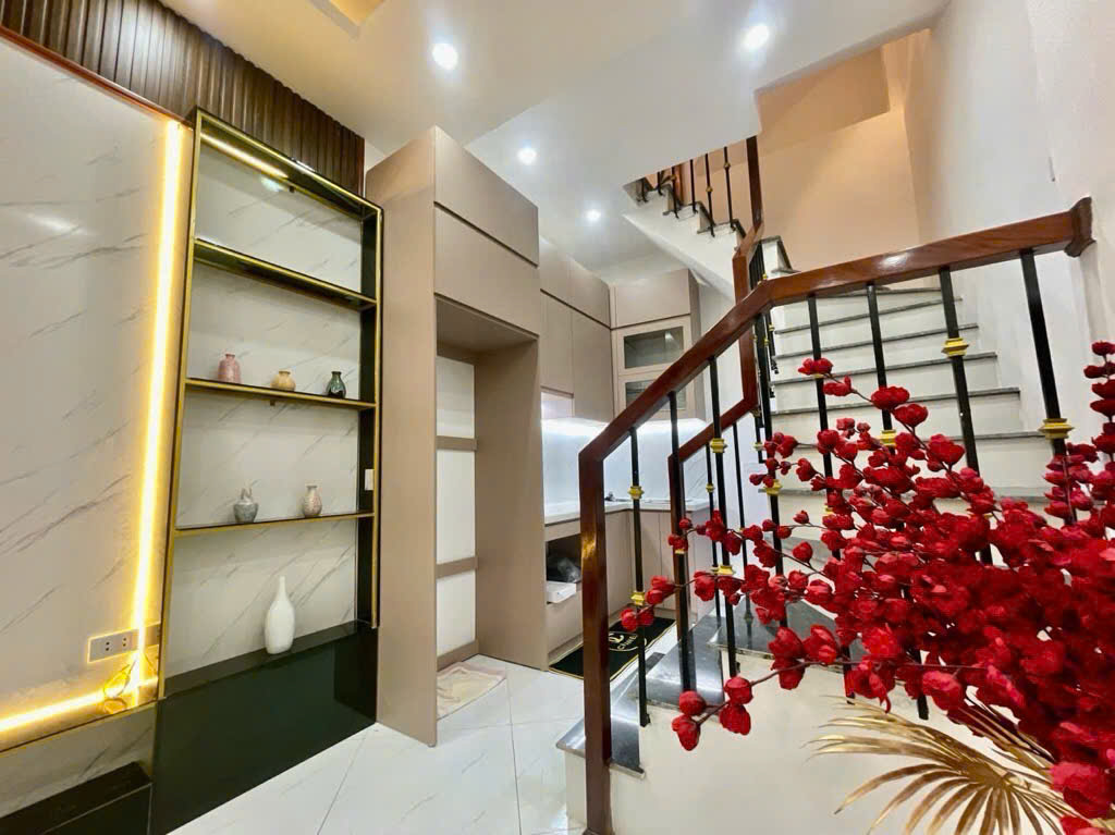 PHỐ VÕ THỊ SÁU-HAI BÀ TRƯNG DT 30 MET, 3 TẦNG, NGÕ RỘNG 3 M, NGÕ THÔNG,50 RA Ô TÔ, GẦN HỒ,CÔNG VIÊN - Ảnh 1