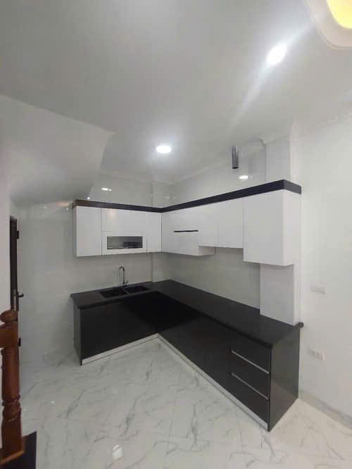 Nhà đẹp Nguyễn Văn Linh hơn 4 tỷ, 30m2, MT 4m, 5 tầng, gần ô tô - Ảnh 1