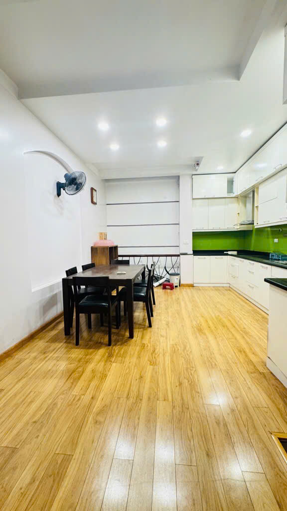 Nguyễn Chí Thanh, 63m 5 tầng, mt 4m - Phân Lô, ô chờ thang máy - Oto 4 Chỗ Đỗ Cửa - 10M OTo Tránh - Ảnh 3