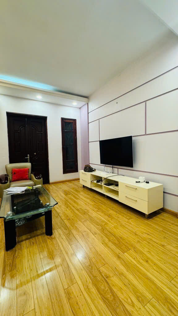 Nguyễn Chí Thanh, 63m 5 tầng, mt 4m - Phân Lô, ô chờ thang máy - Oto 4 Chỗ Đỗ Cửa - 10M OTo Tránh - Ảnh 4