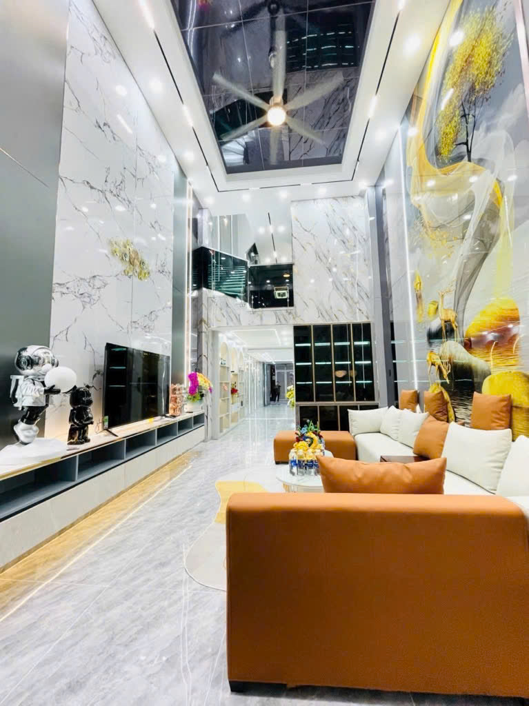 Nhà phố 5 lầu đẹp 80m2 Quang Trung xe hơi đậu nhà T.máy view Mercedes hơn 13 tỉ - Ảnh 1