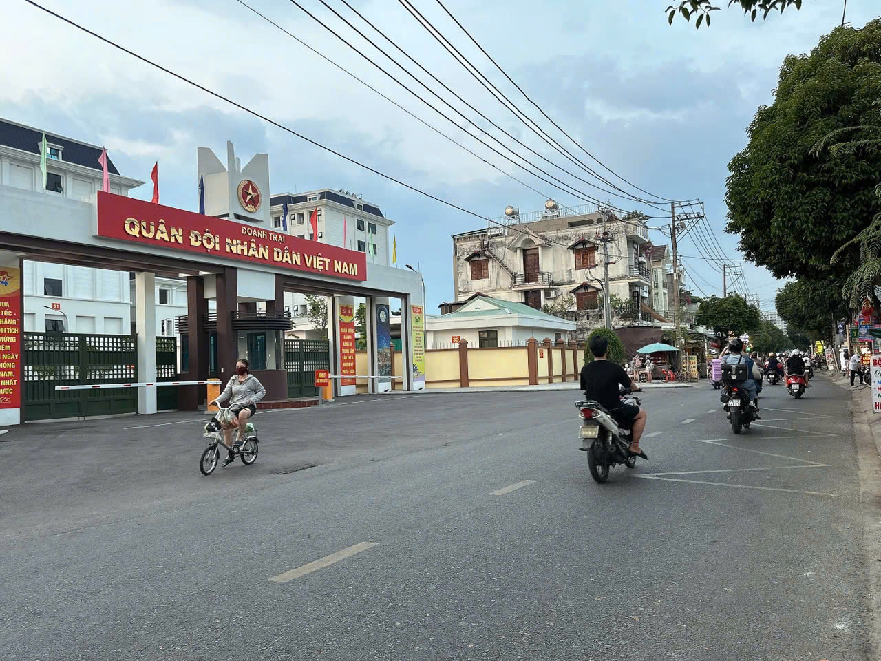 Bán KHÁCH SẠN 8 tầng mới ngang 10M 55P Lê Văn Khương 260m2 TN 350tr gần NM Bia 35 tỷ. - Ảnh chính