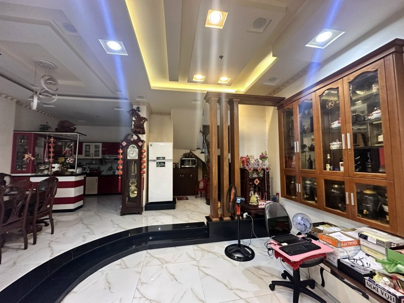 Bán nhà 4 tầng, 95m², 4PN, 5WC, Q.9, 13.4 tỷ, sổ hồng - Ảnh chính