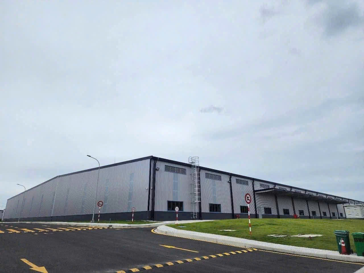 Cho thuê nhà xưởng 38.000m2 trong KCN Bình Dương - Ảnh chính