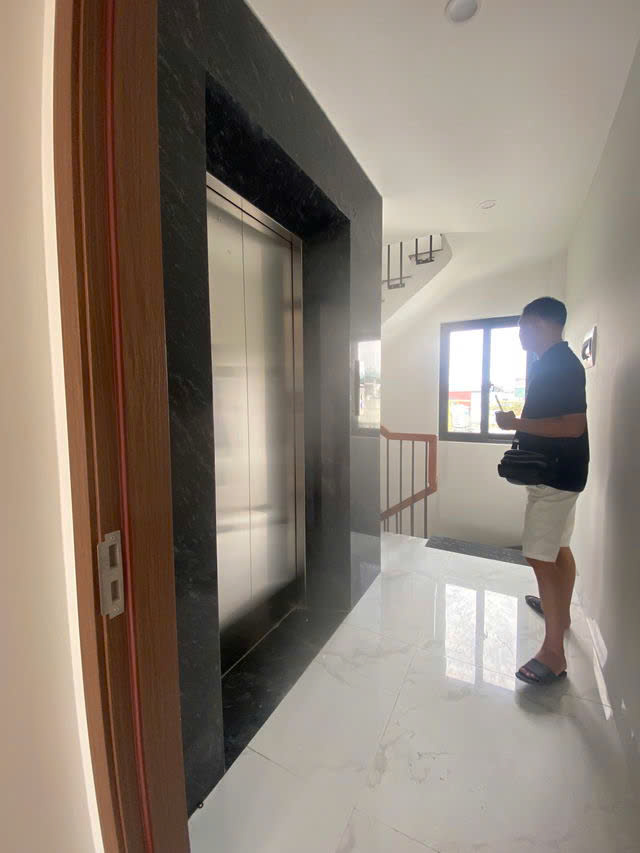 NHÀ MỚI TINH -6 TẦNG THANG MÁY - VF3 ĐỖ CỬA Phố Nguyễn Văn Linh- Long Biên 40m2, 6 tầng,mặt tiền - Ảnh chính