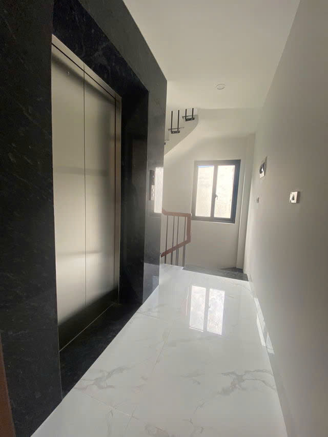 NHÀ MỚI TINH -6 TẦNG THANG MÁY - VF3 ĐỖ CỬA Phố Nguyễn Văn Linh- Long Biên 40m2, 6 tầng,mặt tiền - Ảnh 1