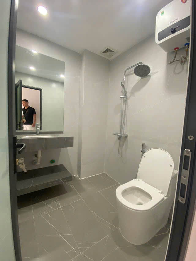NHÀ MỚI TINH -6 TẦNG THANG MÁY - VF3 ĐỖ CỬA Phố Nguyễn Văn Linh- Long Biên 40m2, 6 tầng,mặt tiền - Ảnh 2