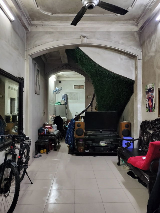 NHÀ Phố Ngọc Lâm NGÕ THÔNG- Ô TÔ ĐỖ CỬA 42 m2,X  4 Tầng, mặt tiền 4m, 8.5 tỷ Long Biên. - Ảnh chính
