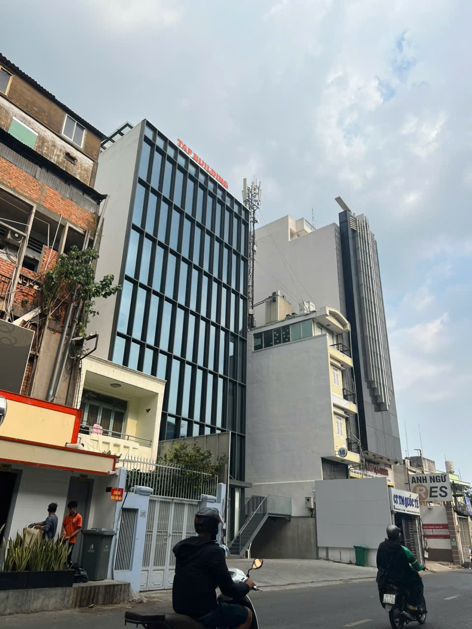 Chính chủ cho thuê 9 Tầng dt 2404m2  102-102A Nguyễn Văn Đậu, Phường 7, Quận Bình Thạnh. Giá 600 tr - Ảnh chính