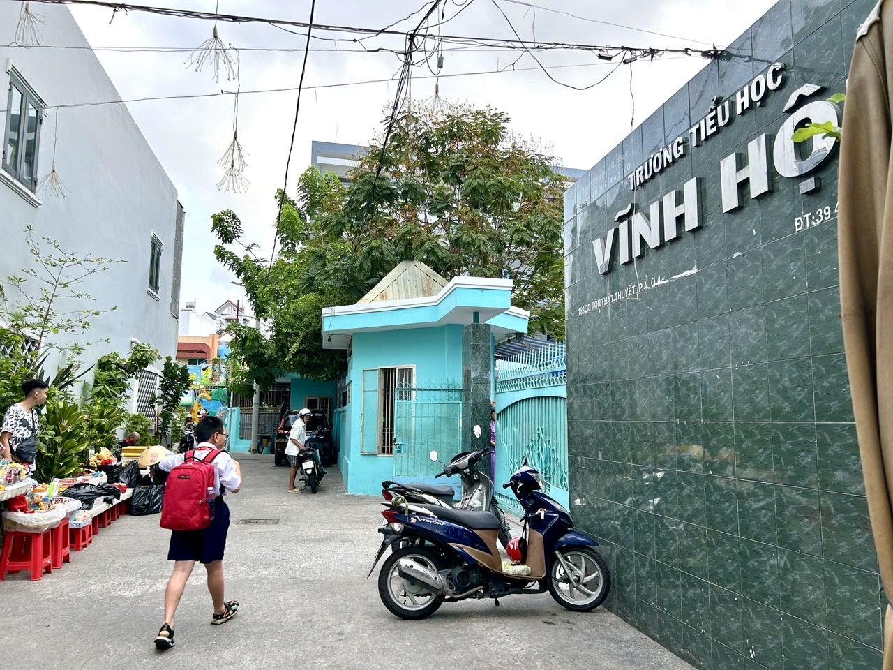 XE HƠI ĐẬU CỬA NHÀ MẶT TIỀN -GẰN TRƯỜNG HỌC GẦN CHỢ-KHU TIỆN ÍCH. - Ảnh 1