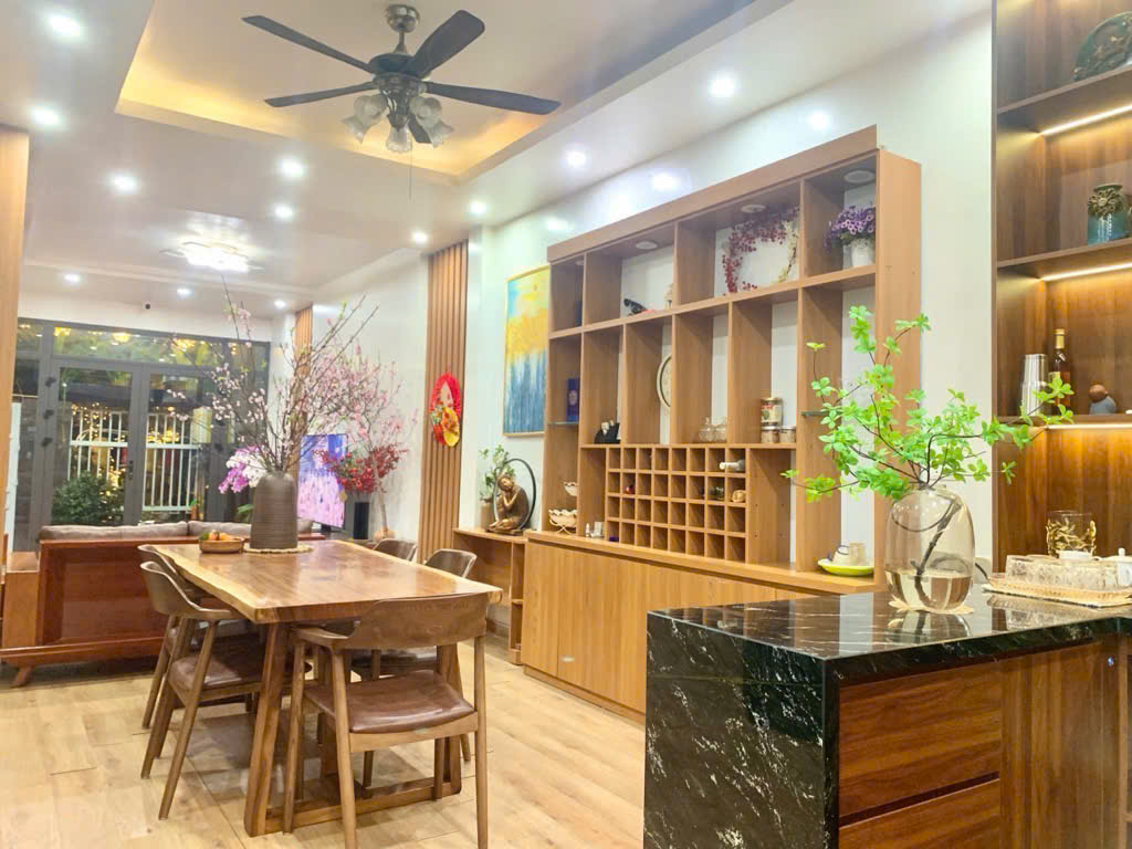 Rẻ Vô Địch hơn 8 tỷ, nhà 6 tầng, ô tô qua, trung tâm Quận Tây Hồ - Ảnh 1