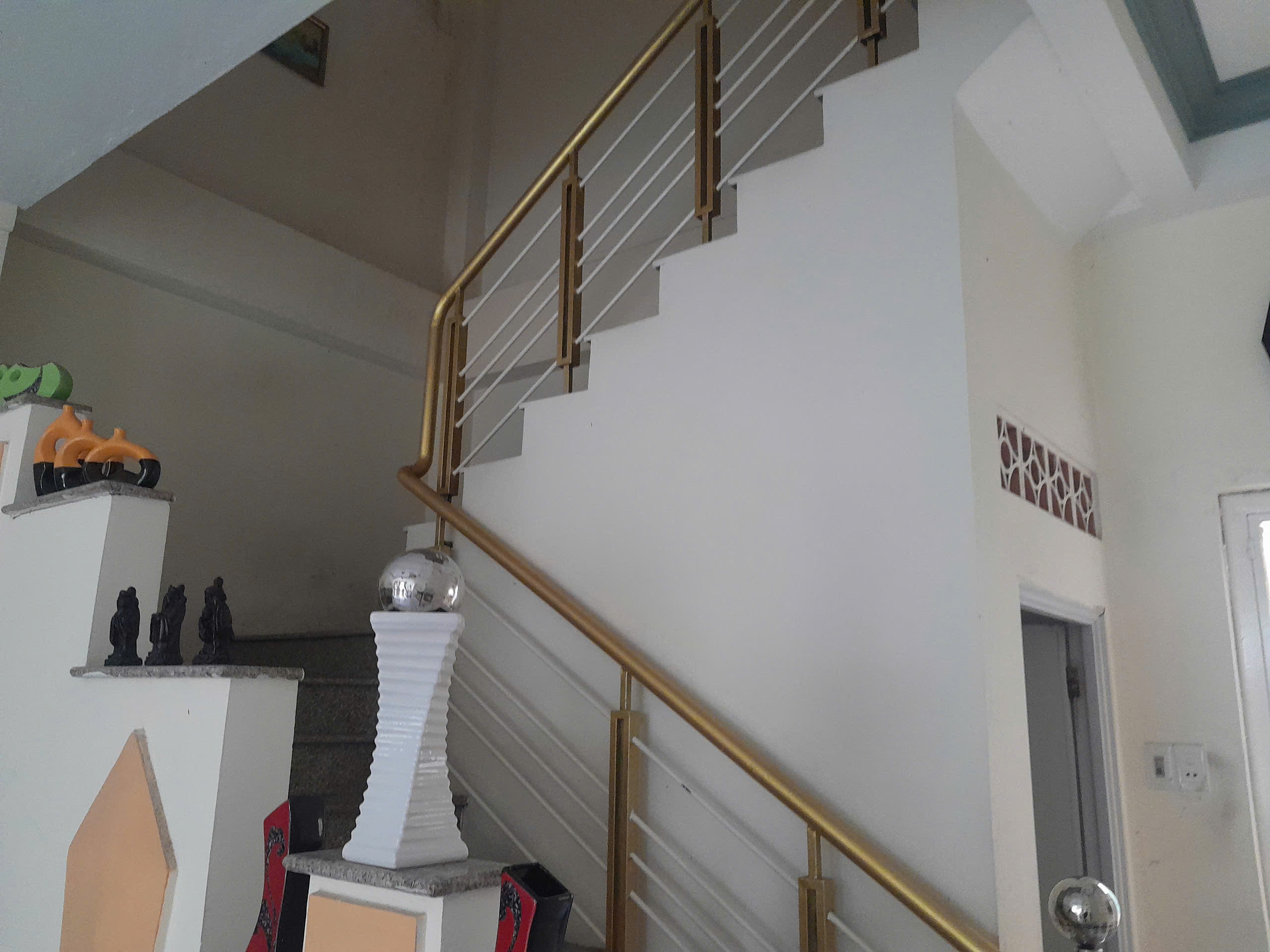 ♪Nhà Kiệt Hoàng Diệu, 105.4m2, ngang 9m vuông vức, 2 căn 2 tầng cứng, cổng riêng, bán nhanh 4.25 tỷ - Ảnh 2